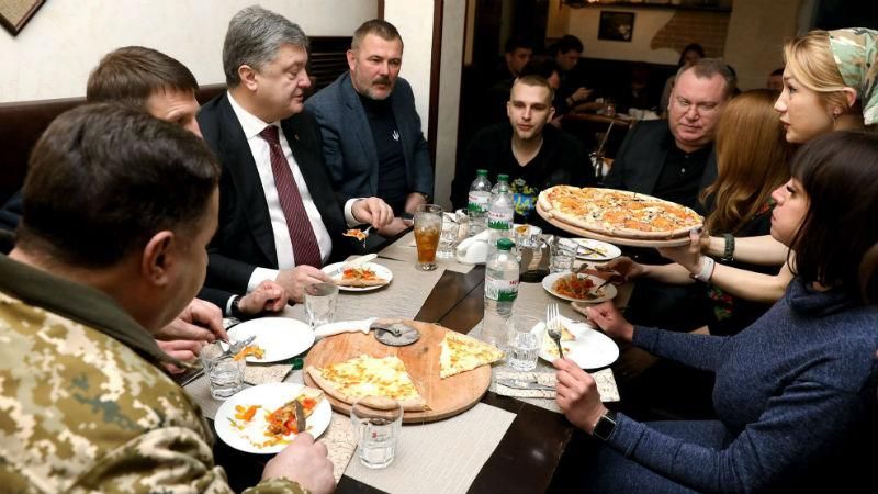 Порошенко з Полтораком перекусили в піцерії 