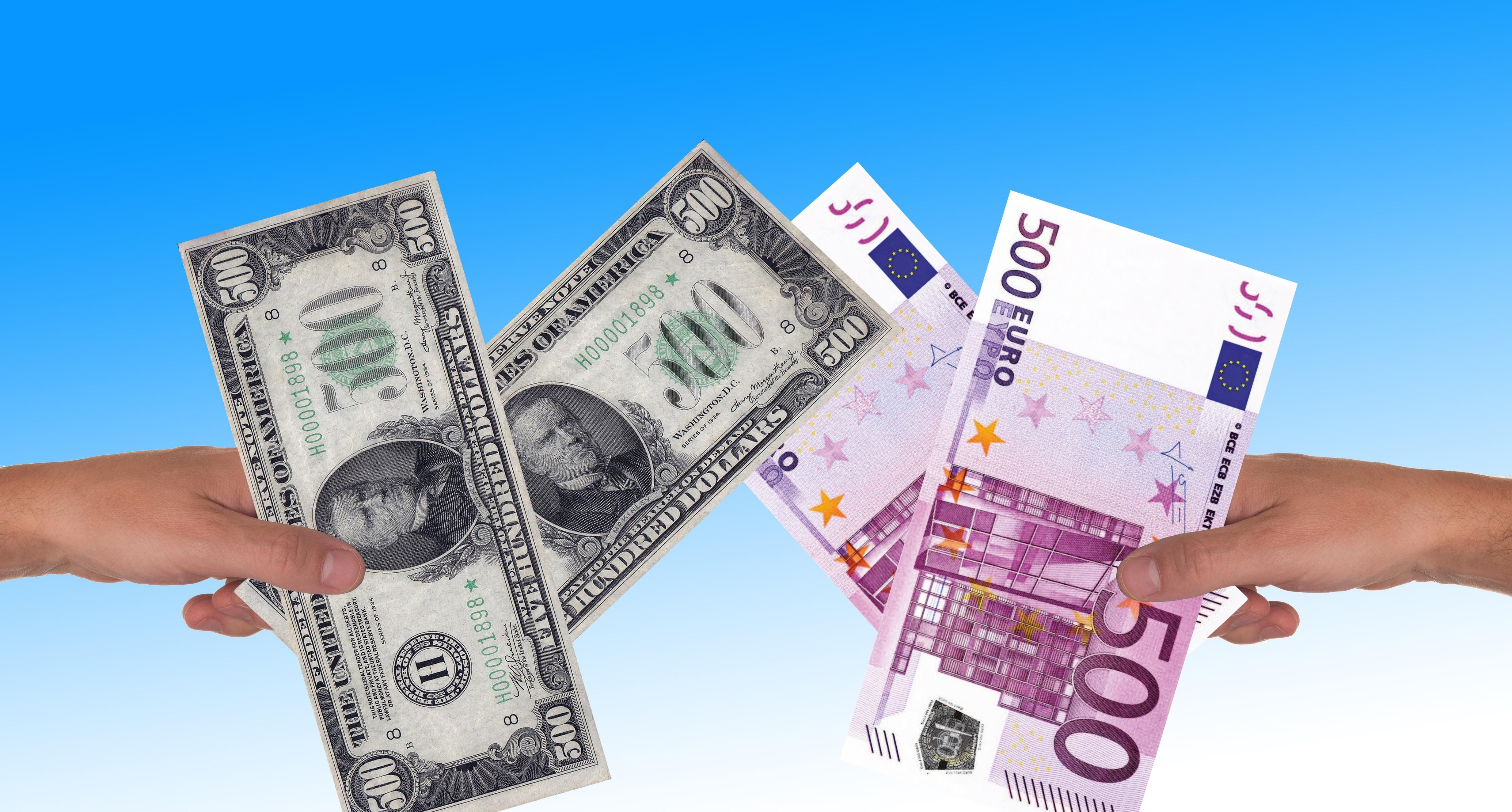 Курс валют на 28 февраля: доллар и евро прибавили в цене