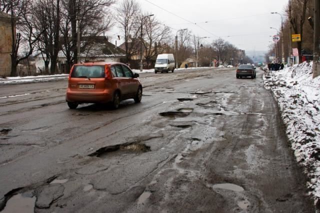 На ремонт дорог в Киеве в этом году заложена лишь десятая часть от необходимой суммы, – эксперт