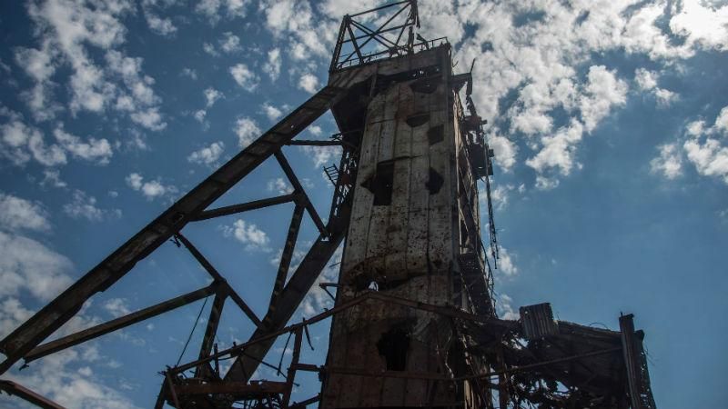 Бойовики б'ють з танка по промзоні Авдіївки, – журналіст Бойовики б'ють з танка по промзоні Авдіївки, – журналіст