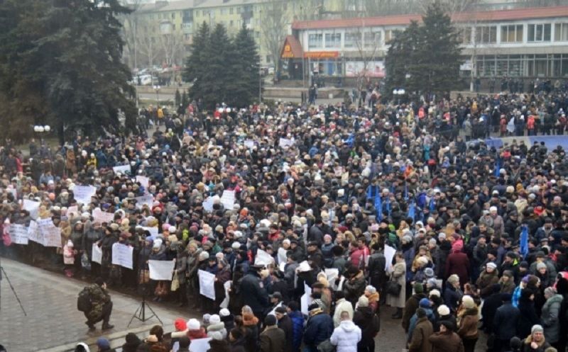 У Луганську на мітинг зігнали студентів: опублікували фото