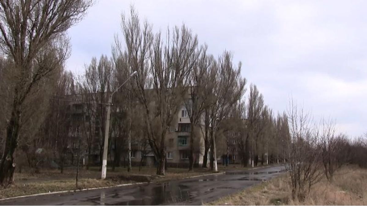 Как боевики средь бела дня палят по Авдеевке: эксклюзивное видео Как боевики средь бела дня палят по Авдеевке: эксклюзивное видео