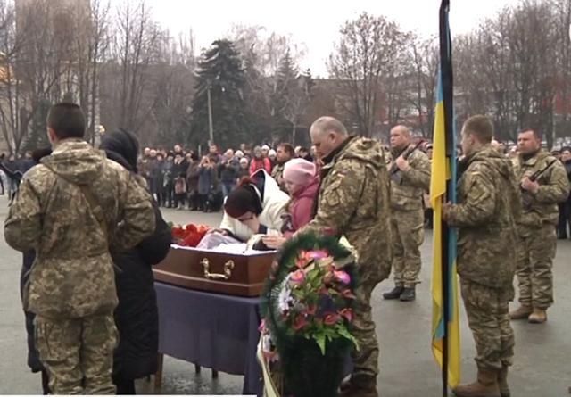 С юным погибшим бойцом АТО попрощались в Славянске