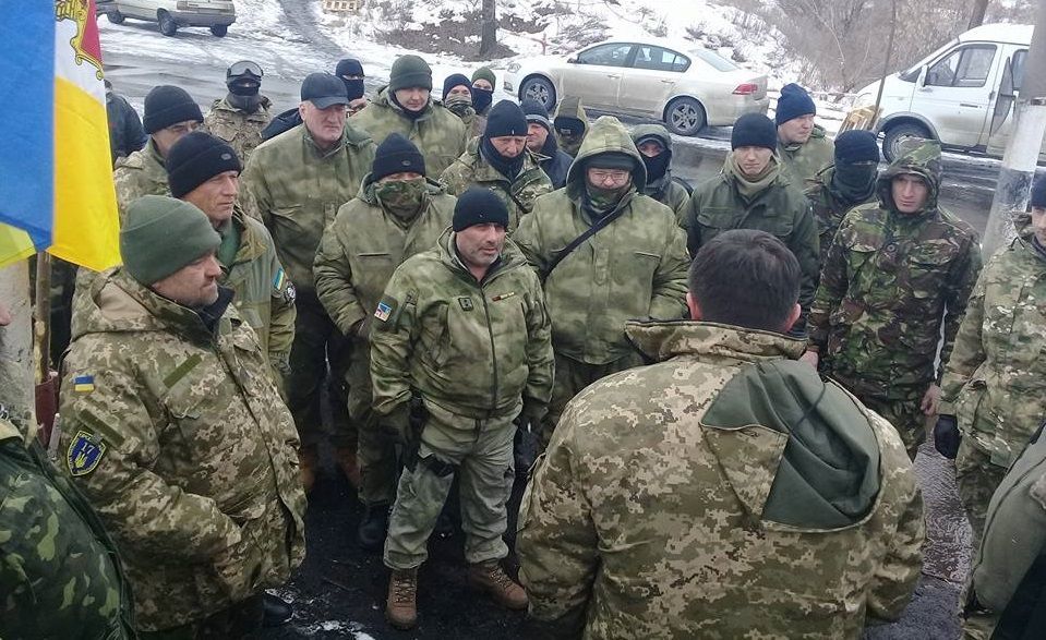 Садовый предостерег президента и премьера от силового разгона блокадников на Донбассе