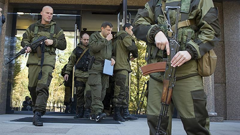 Водій охорони Захарченка протаранив натовп на зупинці: є жертви 