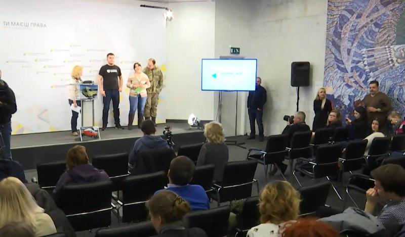 Волонтеры заявили, что гуманитарные грузы полгода простаивают на таможне из-за бюрократии
