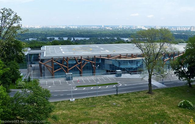 Вертолетную площадку Януковича обыскивают правоохранители 