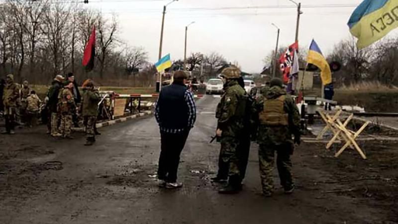 П'яні жителі Бахмута влаштували розбірки з блокувальниками Донбасу 