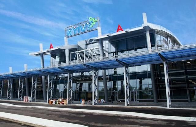 Аеропорт у Києві тимчасово припинить роботу