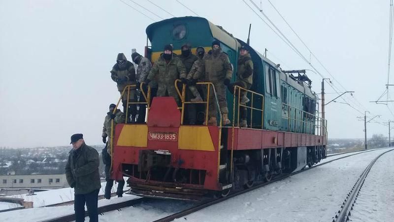 Головні новини 1 березня: блокада розширюється, світло і горілка дорожчають