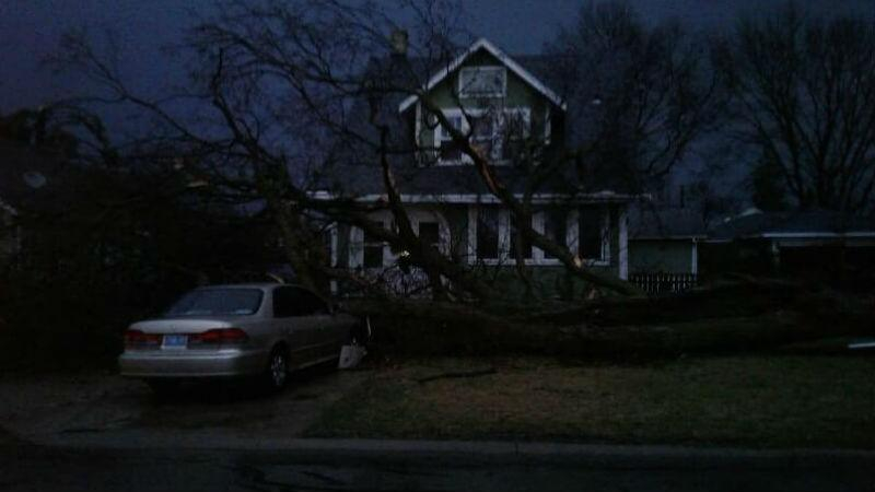 Серия смертоносных торнадо в США: жуткие фото и видео стихии