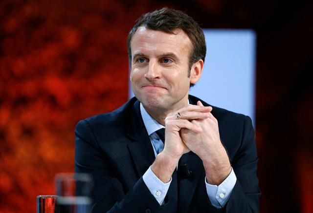 Яйцом в лицо получил кандидат в президенты Франции