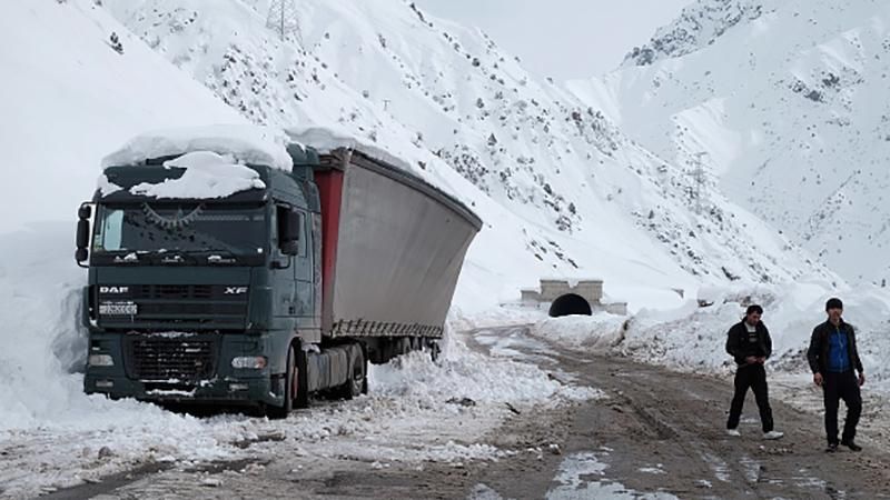 В Карпатах ожидается сход лавин В Карпатах ожидается сход лавин