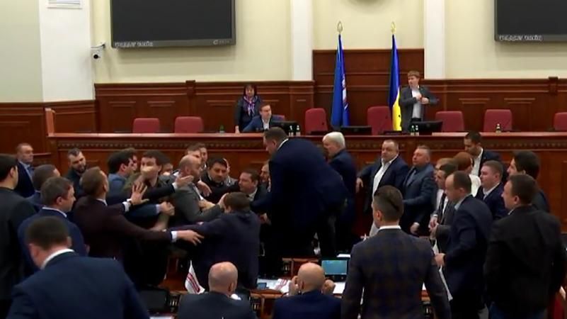 Свободовцы спровоцировали драку в Киевсовете Свободовцы спровоцировали драку в Киевсовете