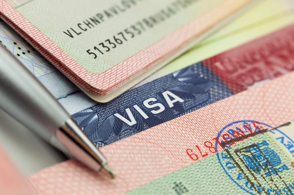 Европарламент призвал ввести визы для граждан США
