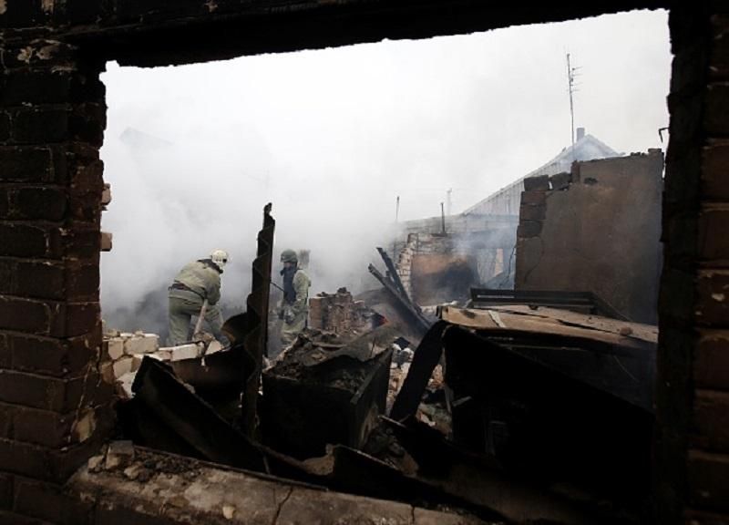 В Авдеевке возле школы разорвался снаряд В Авдеевке возле школы разорвался снаряд