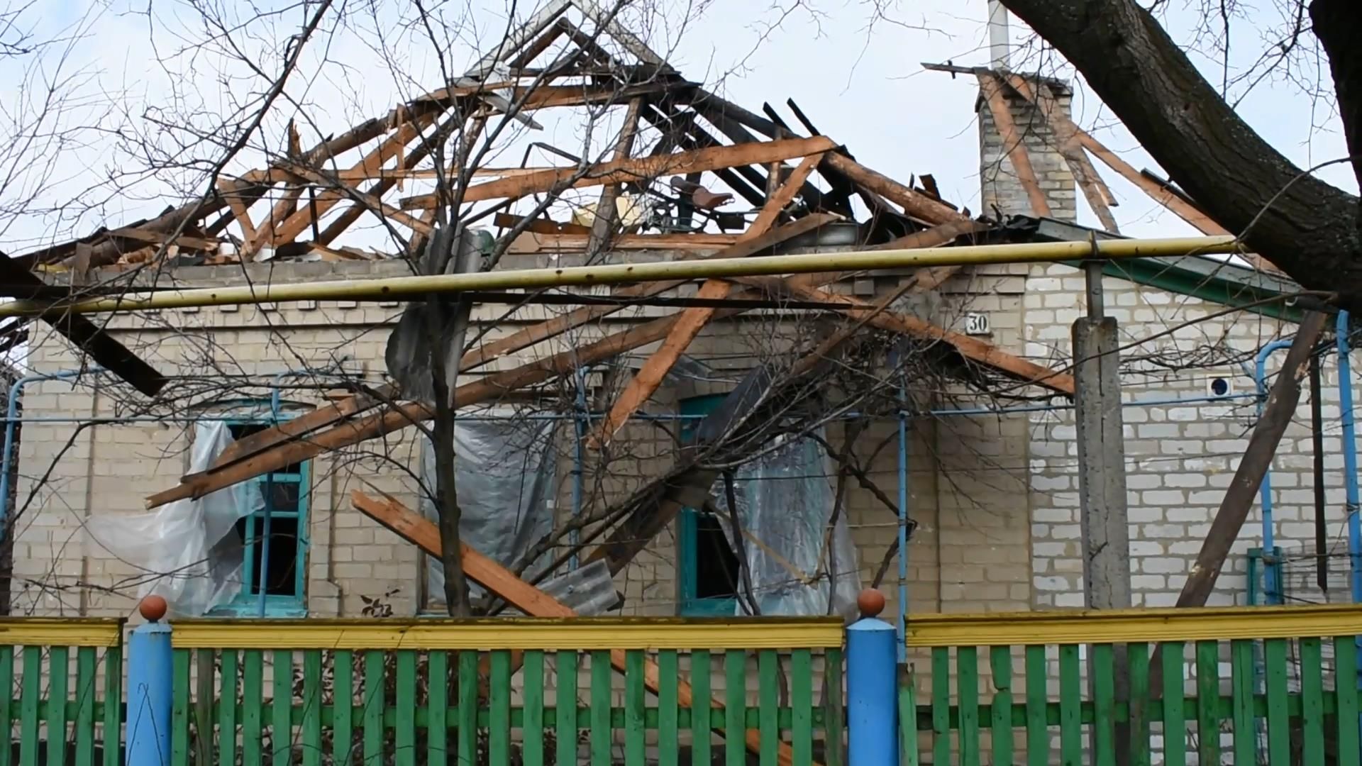 Боевики обстреляли жилые дома в Марьинке