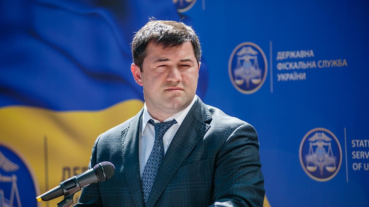 По Насірова приїхав реанімобіль По Насірова приїхав реанімобіль