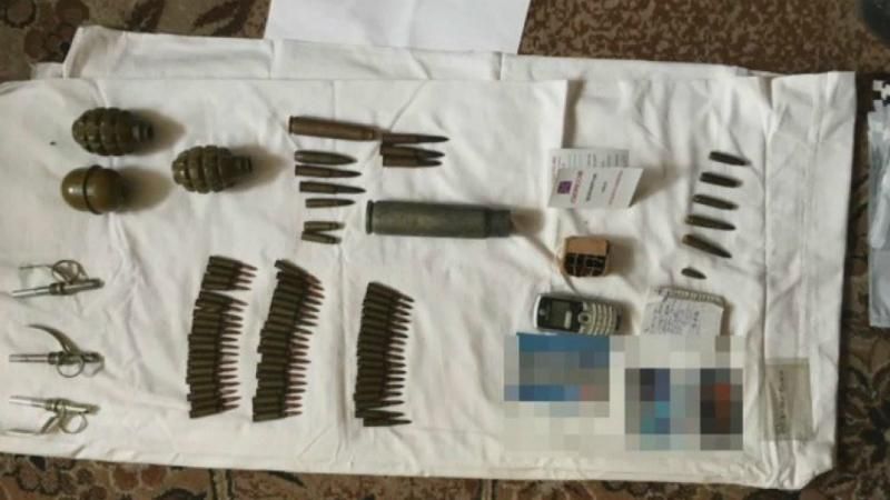 В Днепре поймали боевика "ДНР" с боеприпасами
В Днепре поймали боевика "ДНР" с боеприпасами