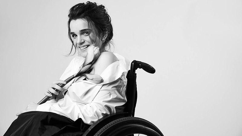 Прикута до візка дніпрянка стала професійною моделлю: незвична історія
Прикута до візка дніпрянка стала професійною моделлю: незвична історія