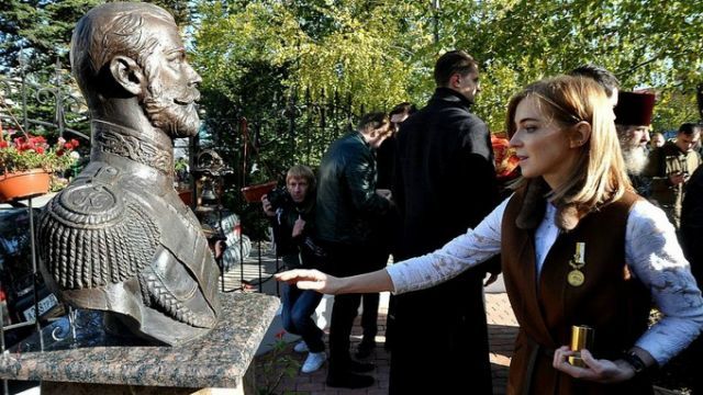 Поклонская говорит, что в Крыму "мироточит" памятник царю: соцсети хохочут