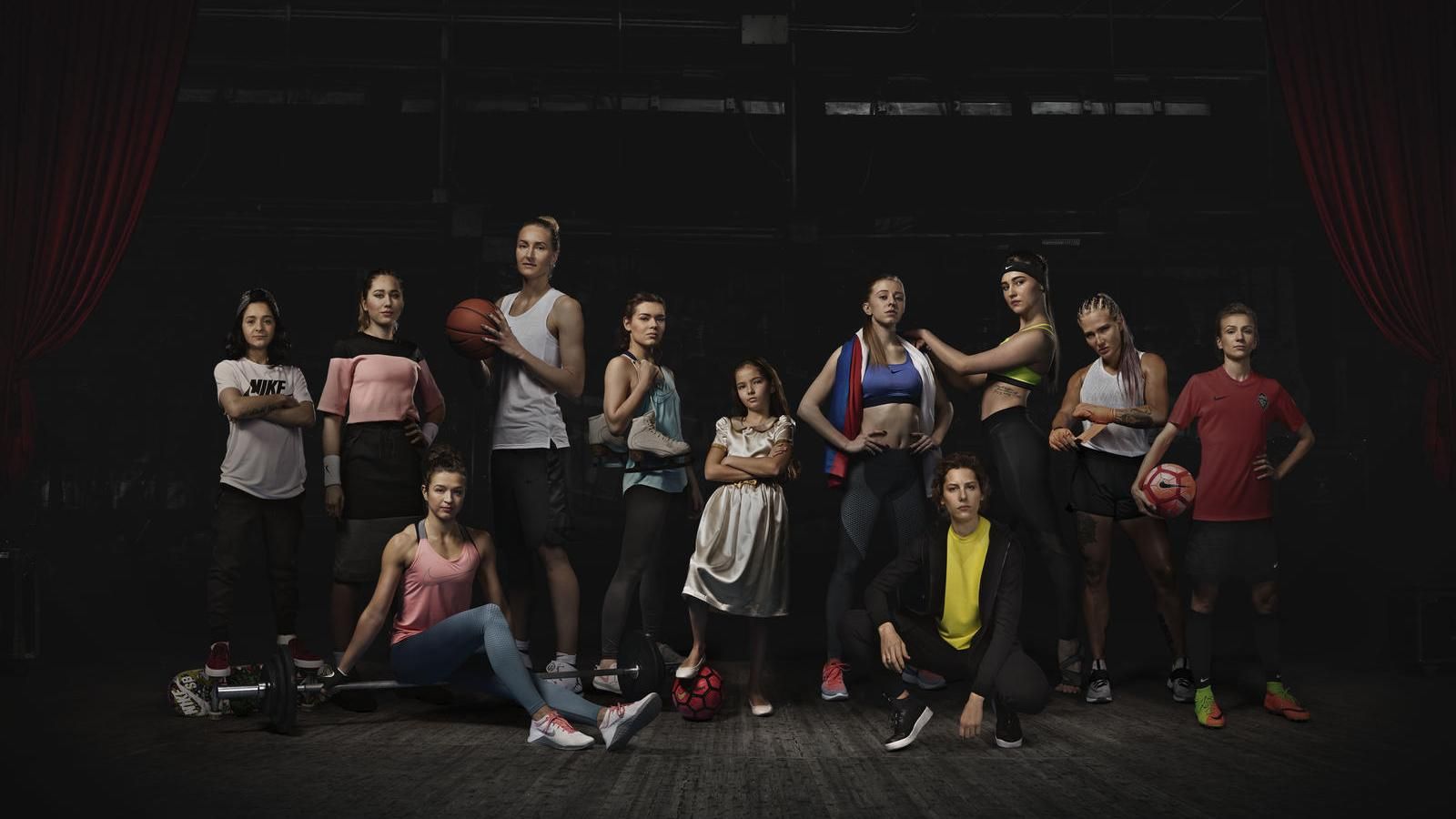 Українська компанія зняла рекламу для Росії у Жовтневому палаці у Києві Українська компанія зняла рекламу для Росії у Жовтневому палаці у Києві