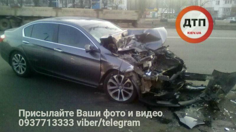 Пьяные парни устроили гонки и влетели в маршрутку: пассажиры устроили самосуд Пьяные парни устроили гонки и влетели в маршрутку: пассажиры устроили самосуд