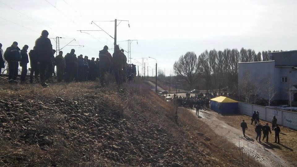 Нардепи і блокувальники у Конотопі зупиняють потяги з Росії: опублікували фото