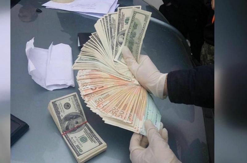 На Рівненщині затримали головного лісничого: хабарів на десятки тисяч євро
На Рівненщині затримали головного лісничого: хабарів на десятки тисяч євро