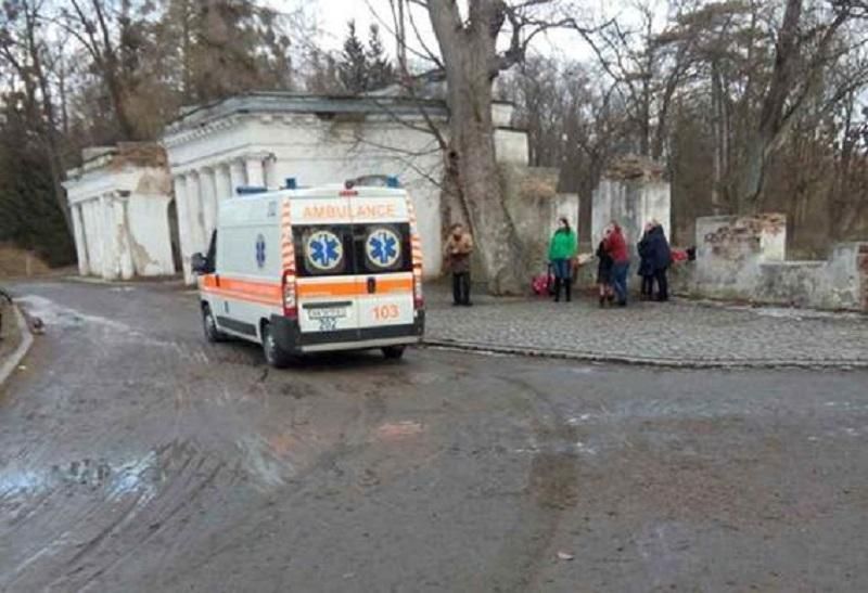 Справжні герої: пенсіонер та поліцейський врятували дітей з пастки Справжні герої: пенсіонер та поліцейський врятували дітей з пастки