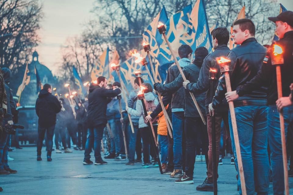 У Львові пройшла смолоскипна хода: з'явились фото