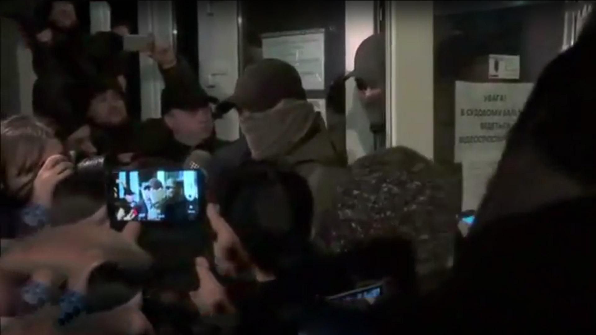 Працівники НАБУ покинули залу суду під вигуки "Молодці" Працівники НАБУ покинули залу суду під вигуки "Молодці"