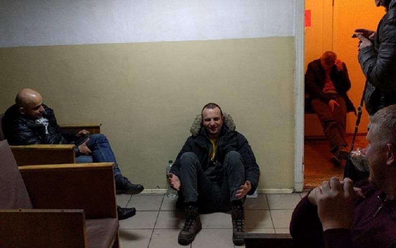 Как караулили Насирова: фото из сети Как караулили Насирова: фото из сети