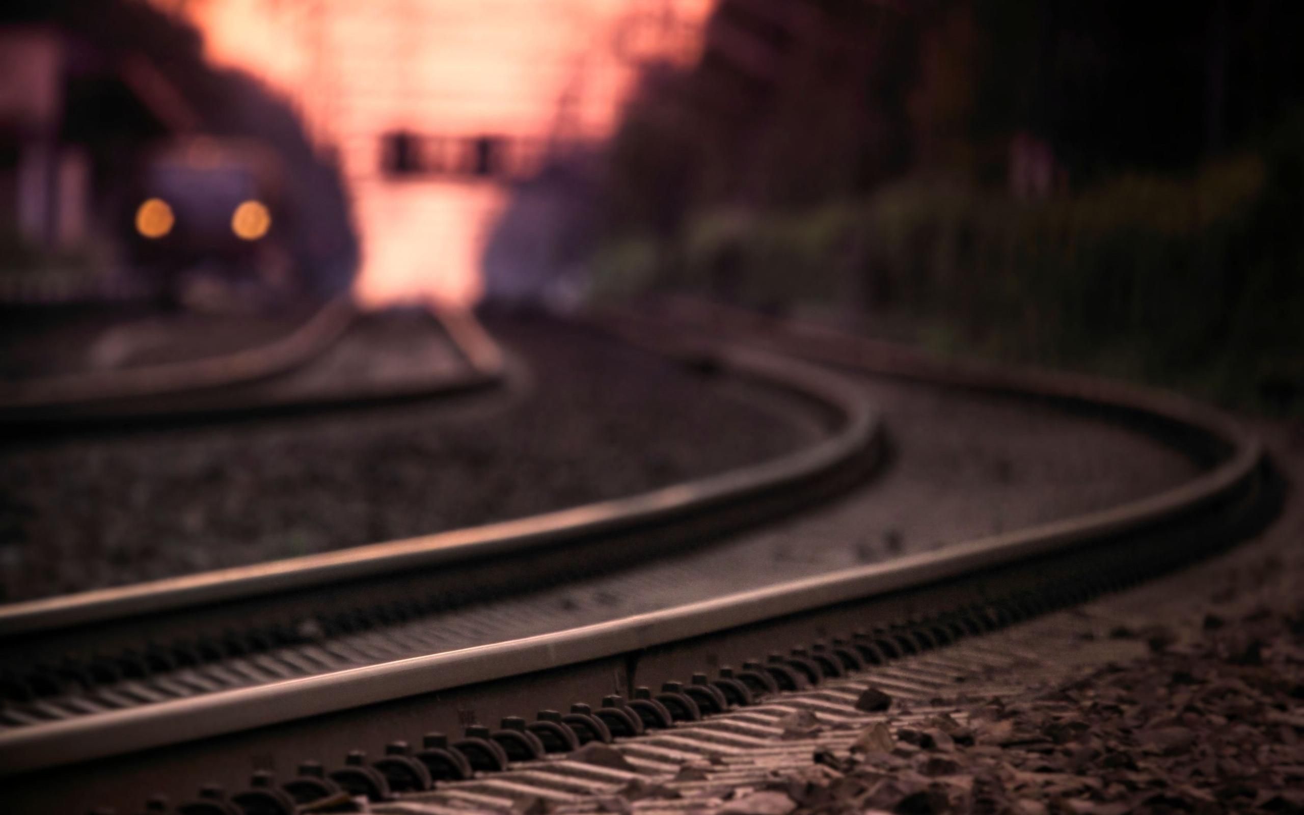 Пасажирський потяг насмерть збив молодика: подробиці трагедії 