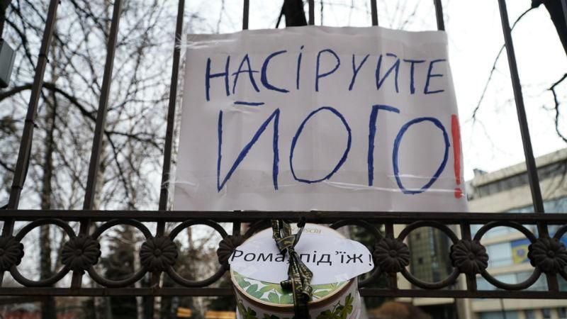 Стомлений і сумний: з'явилися нові фото Насірова в залі суду Стомлений і сумний: з'явилися нові фото Насірова в залі суду