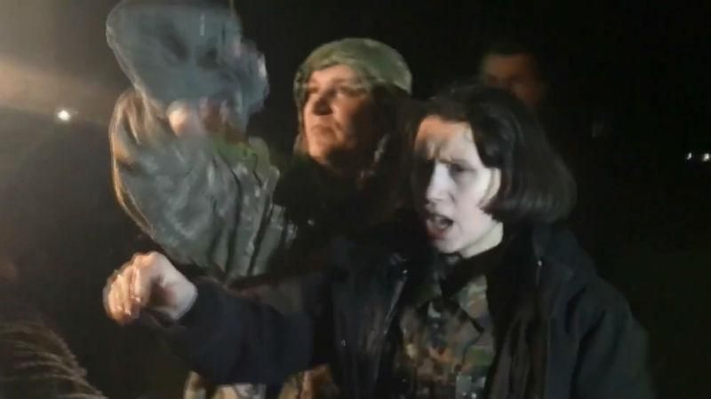 Провокація від нардепа: учасники економічної блокади закидали Чороновол яйцями Провокація від нардепа: учасники економічної блокади закидали Чороновол яйцями