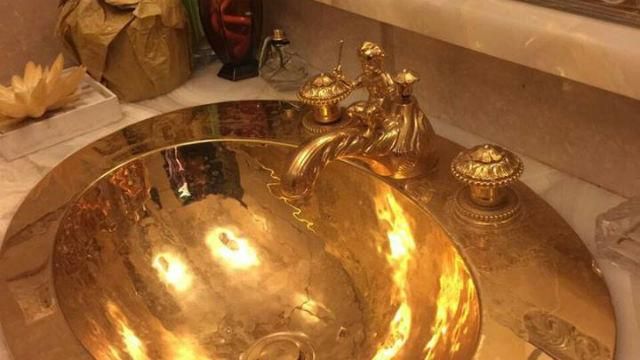 Золотий умивальник та іменний годинник президента Росії – скарби дніпровського чиновника Золотий умивальник та іменний годинник президента Росії – скарби дніпровського чиновника