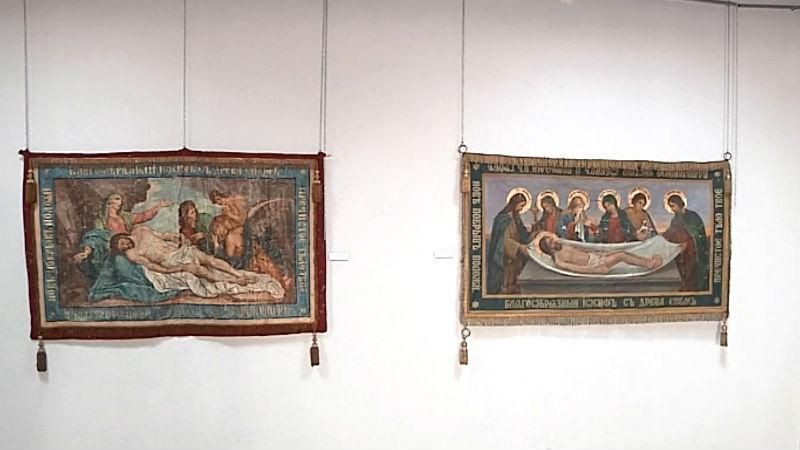 На Прикарпатті зробили виставку копій унікальних плащаниць На Прикарпатті зробили виставку копій унікальних плащаниць