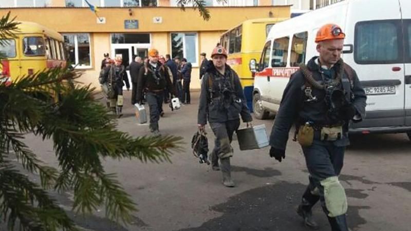 Сім'ї загиблих шахтарів на "Степовій" отримають додаткові гроші Сім'ї загиблих шахтарів на "Степовій" отримають додаткові гроші