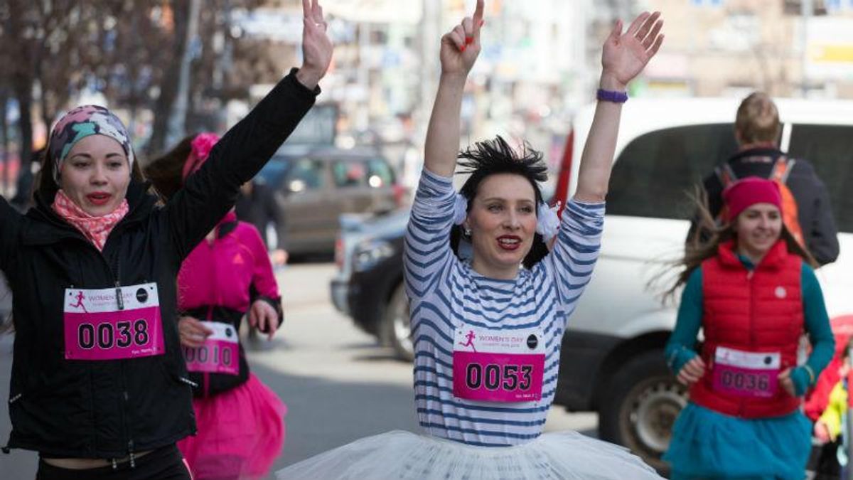 В Киеве женщины устроили благотворительный забег В Киеве женщины устроили благотворительный забег