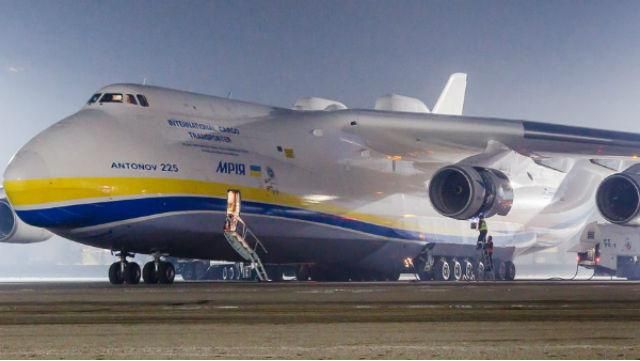 Зрелищная посадка украинского самолета-гиганта – появилось видео