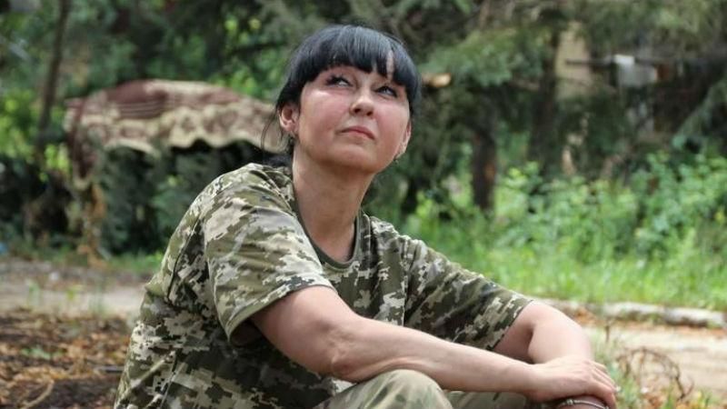 Ворожі снайпери розстріляли екіпаж волонтерів: є поранені Ворожі снайпери розстріляли екіпаж волонтерів: є поранені