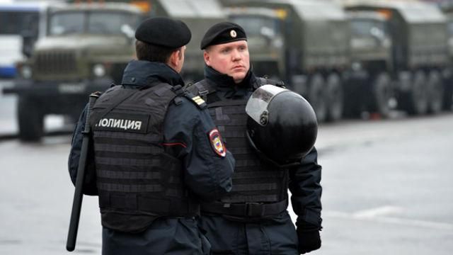В Москве мужчина захватил заложников: угрожает взрывом