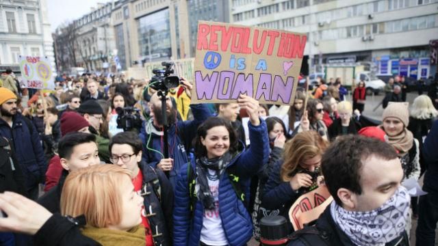 Главные новости 8 марта: столкновения на женских маршах, в Киеве расстреляли бизнесмена Главные новости 8 марта: столкновения на женских маршах, в Киеве расстреляли бизнесмена