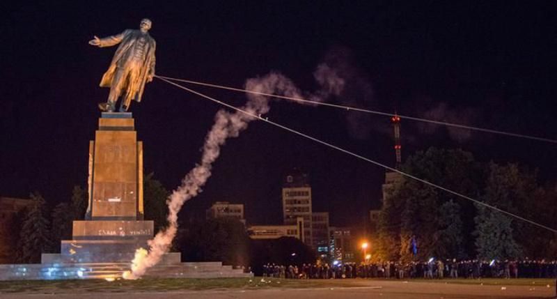 В Оттаве появится мемориал с Лениным в момент падения
