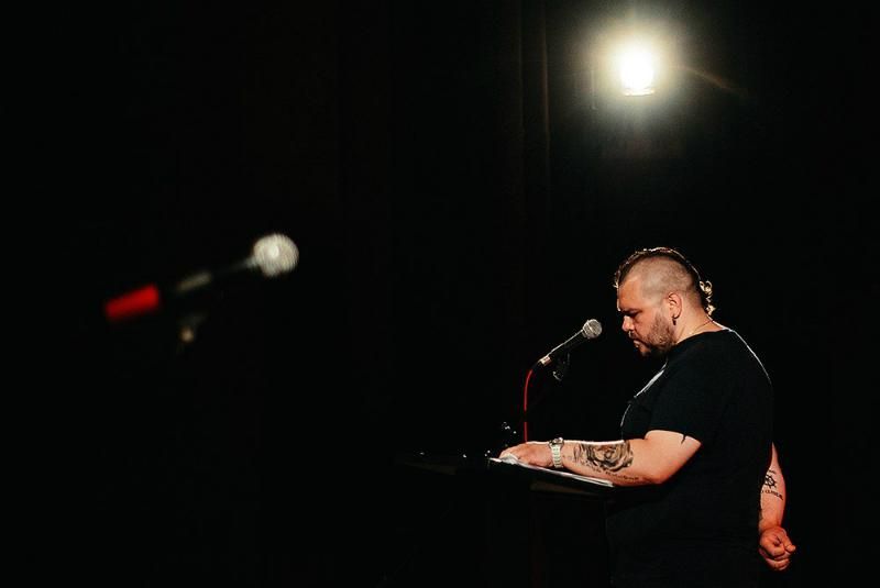 Від рейвів до ГОГОЛЬFESTу: Україною виступає експериментальний російський поет Іван Пінженін
Від рейвів до ГОГОЛЬFESTу: Україною виступає експериментальний російський поет Іван Пінженін