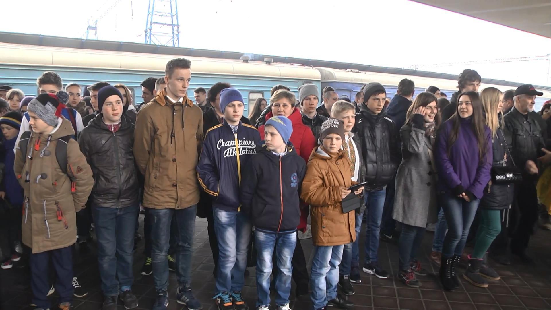 Молодежь отправилась в уникальную поездку по Украине ради единения