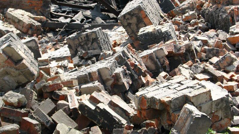 Часть фасада школы обвалилась на Буковине Часть фасада школы обвалилась на Буковине