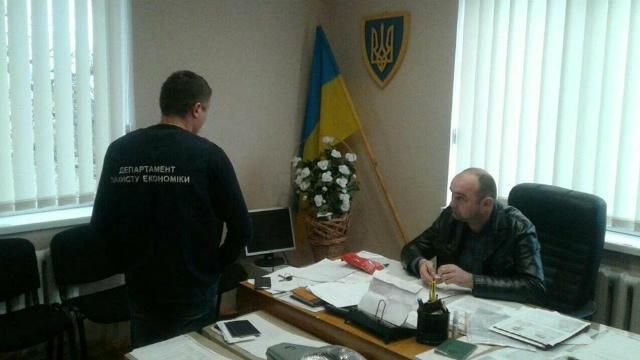 На Закарпатті голова сільради погорів на хабарі: хотів МАФ прямо на роботі На Закарпатті голова сільради погорів на хабарі: хотів МАФ прямо на роботі