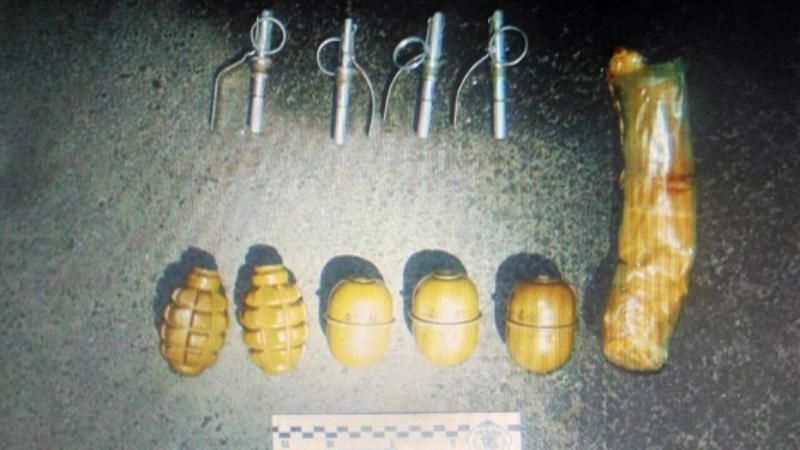 Нетверезого військового з арсеналом гранат затримали в Києві: з’явились фото Нетверезого військового з арсеналом гранат затримали в Києві: з’явились фото